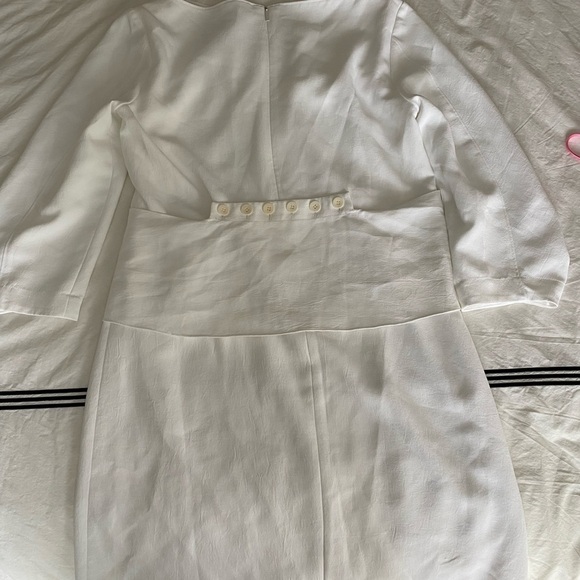 Tibi- NWT White Mini Dress with Oversized Acrylic Belt buckle - Picture 9 of 14